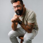 O influenciador e o cargo: a comunicação política em crise de identidade