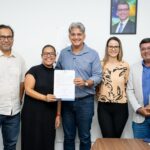 Prefeito Samuel Carvalho assina autorização para regularização fundiária na comunidade Palmares