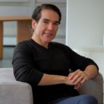 Dr Delmo Freire lança livro sobre Tricologia durante evento internacional em São Paulo